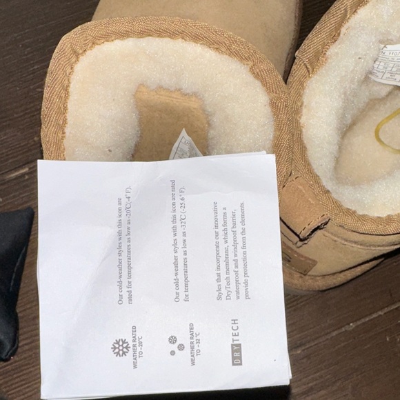 UGG Classic Tan Shearling Boots - Picture 12 of 12